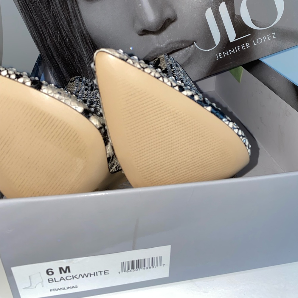 JLo Frankalina Bootie, size 6 - Picture 3 of 7